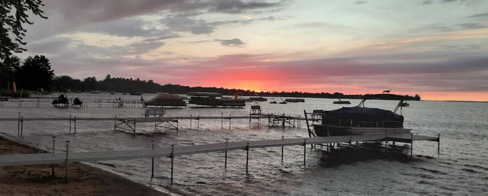 Reflections on the Lake (Gas Lite Manor) - From Web Listing (newer photo)